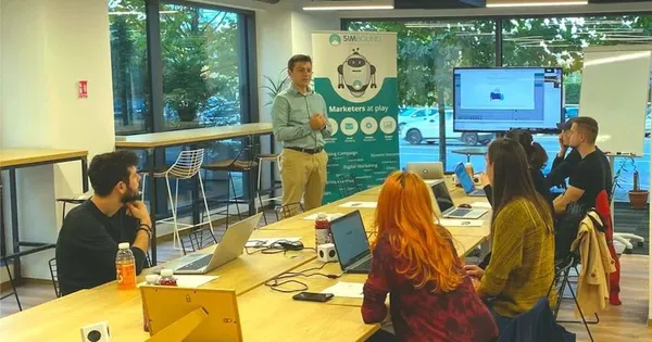 picture of Louis Havriliuc, Simbound founder with participants at a Simbound workshop